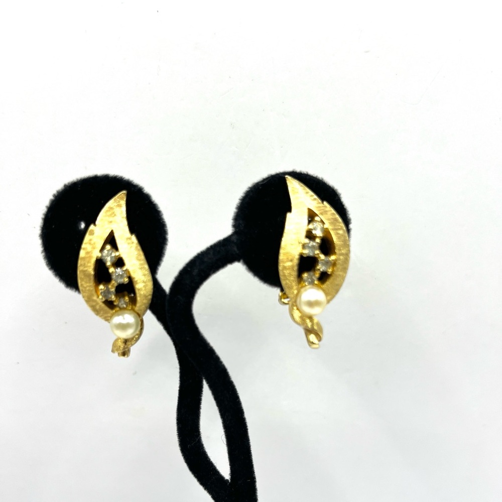 Jomaz Vintage Gold Pearl Gold Tone Leaf Rhinestones and Pearl Clip Earrings